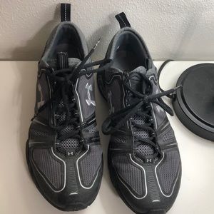 Men’s 9.5 Under Armour athletic shoes
